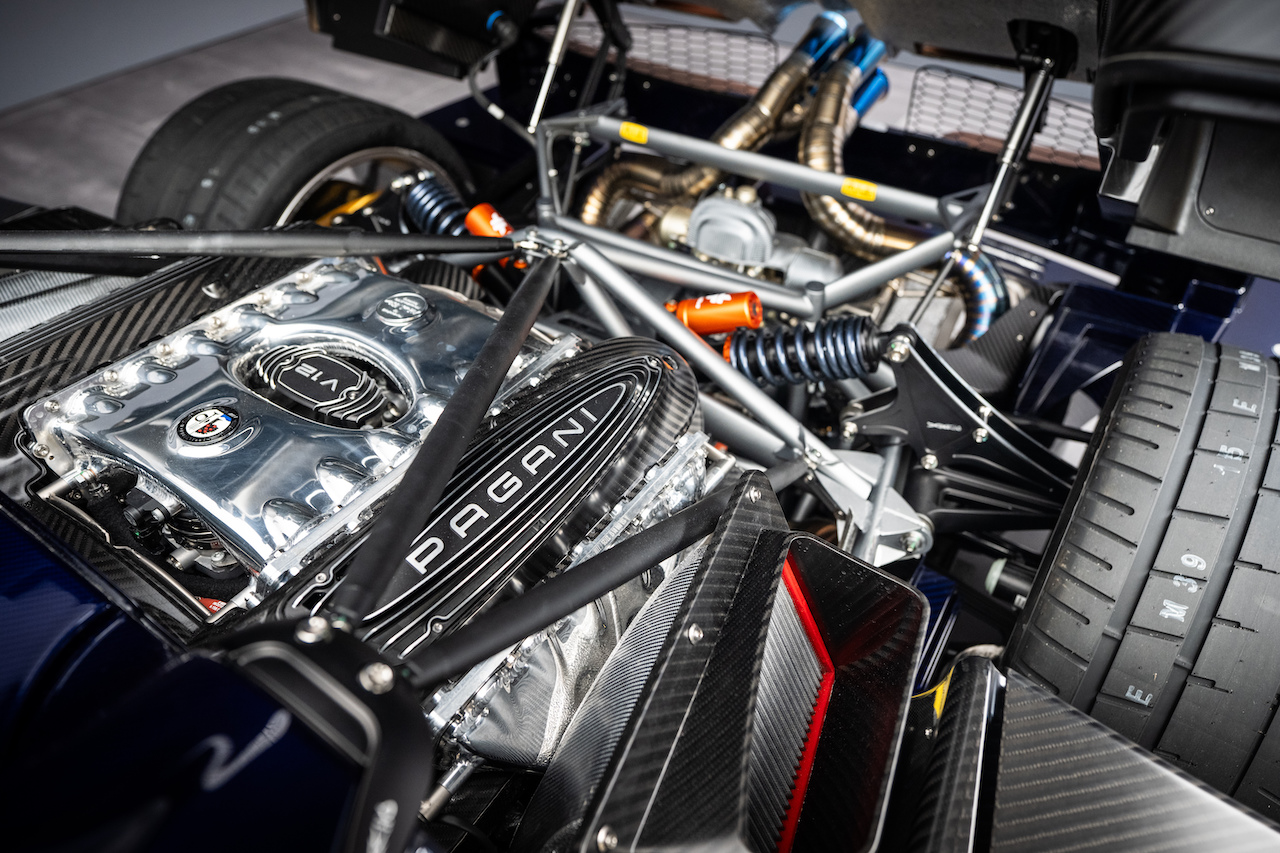 15_Pagani-Huayra-70-Derecho-1